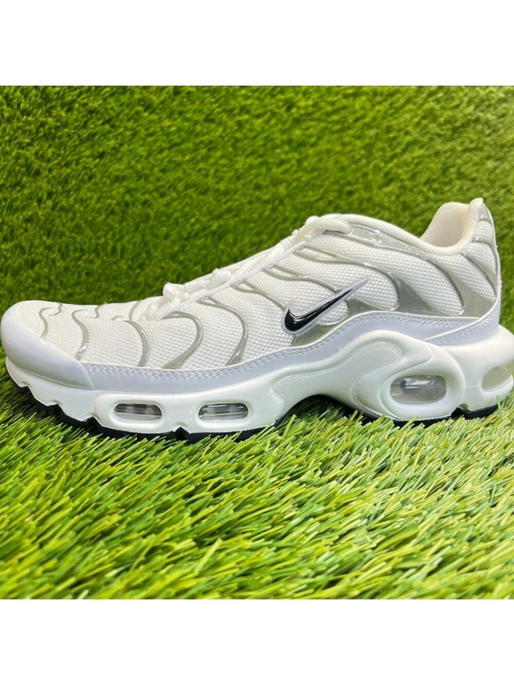 Nike Air Max Plus SE Womens Size 6 White Athletic Running Walking Shoes Sneakers - Picture 3 of 10